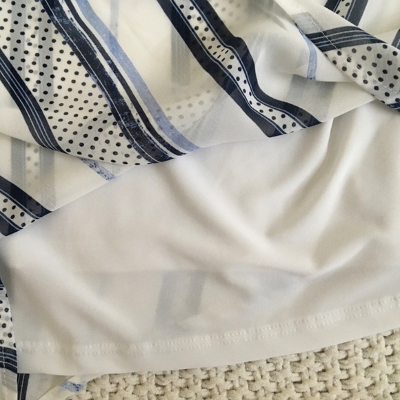 ARTEX DRESSY SHOULDER STRAP BLOUSE. WHITE/BLUE SIZE LARGE - Picture 4 of 5